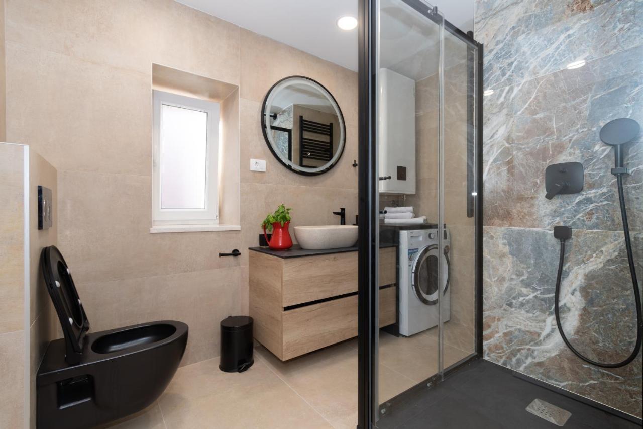 Ivka Makarska - Modern And Luxurious Oldtown Apartament Kültér fotó